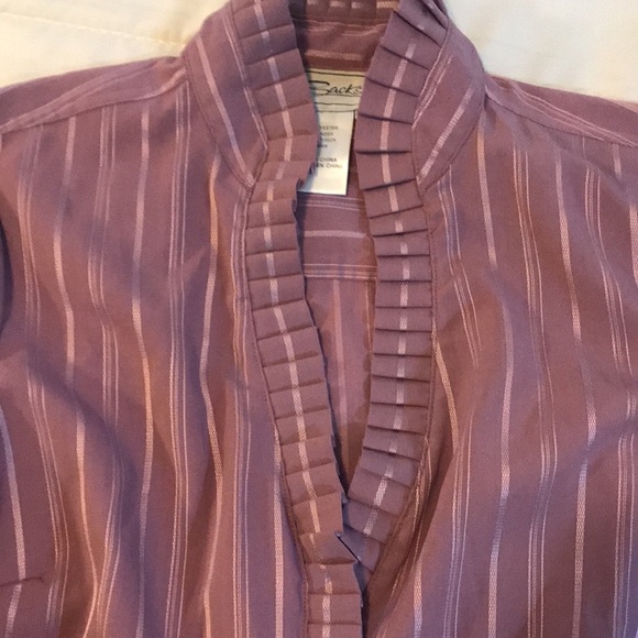 Ruffle detail fitted blouse- Zach’s - Picture 2 of 7